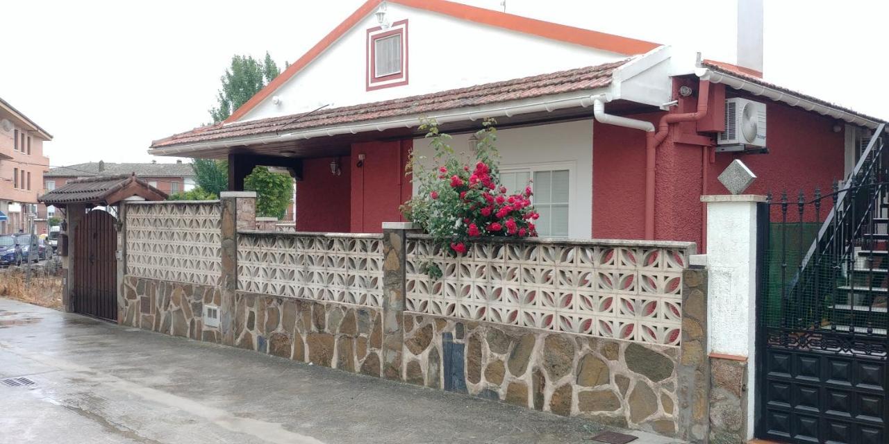 Вилла La Casita De Lola Сотильо-де-ла-Адрада Экстерьер фото